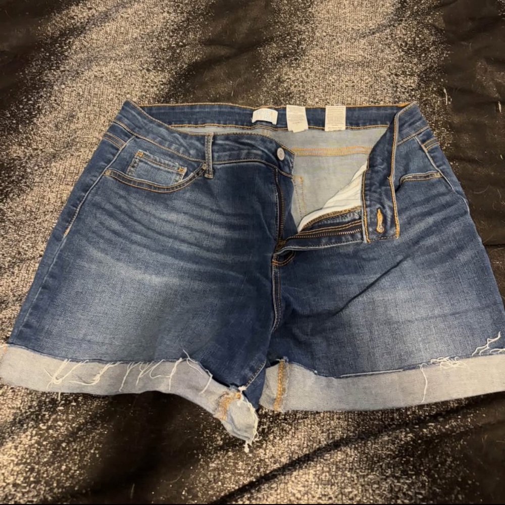 Time And Tru Women's Cuffed And Freyed Blue Denim Jean Shorts